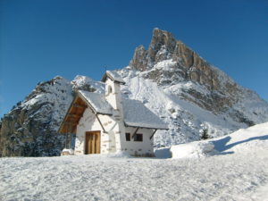 passo_falzarego_in_inverno